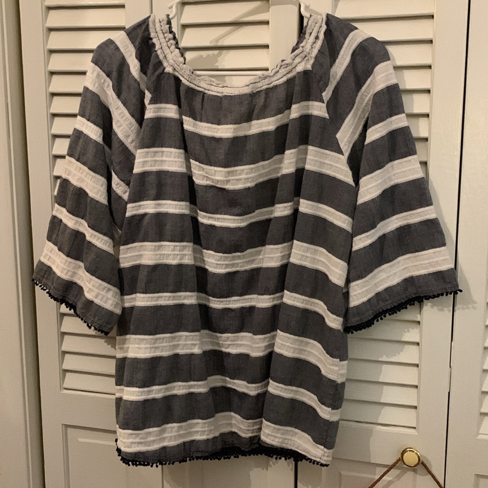 ✨5/$25✨Westbound Chambray 3/4 Sleeve Blouse - Picture 2 of 4